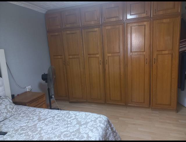 4 BEDROOM HOUSE FOR SALE IN WOODLANDS